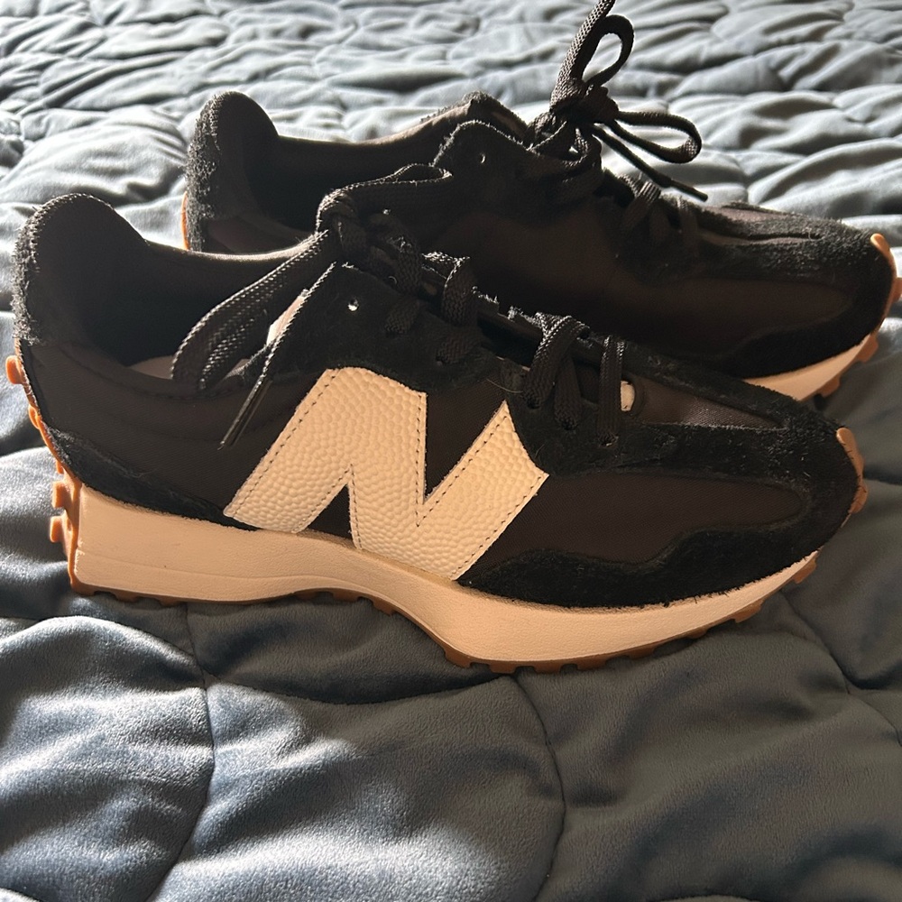 New Balance 327